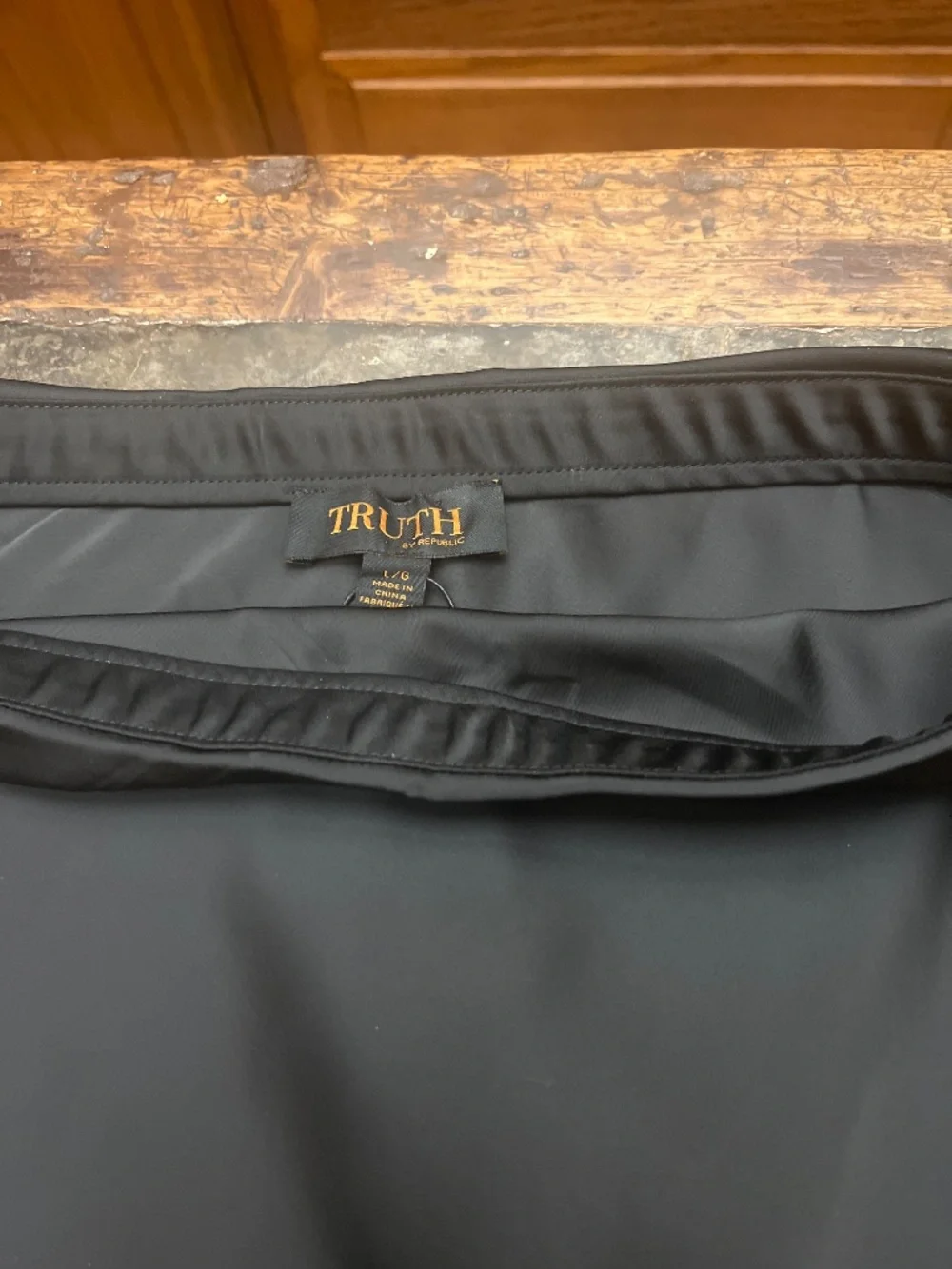 NWT Truth by Republican Satin Fabric Skirt in Black. Sz. Lg.